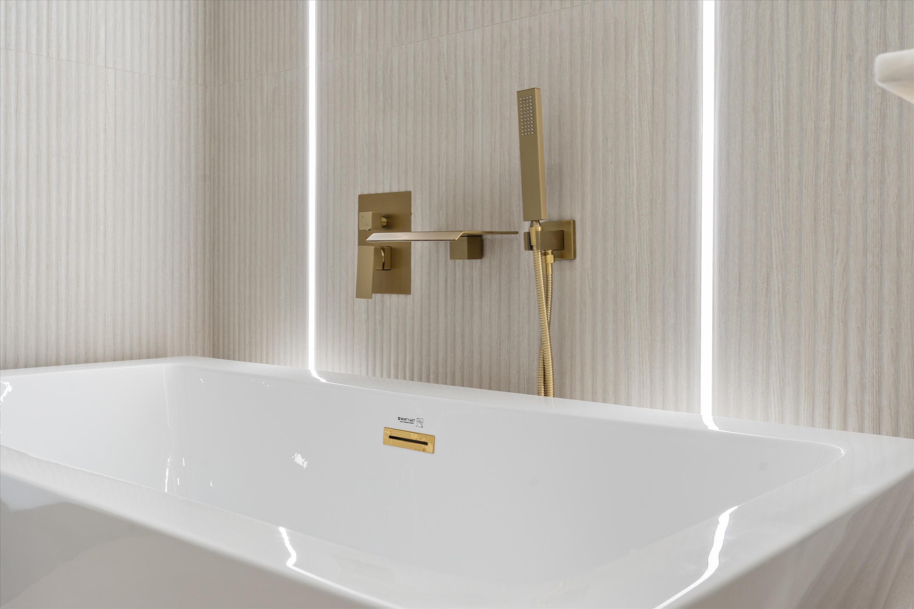 21766 Beachnut Drive Boca Raton, FL 33433 - Photo 38 of 64 a bathroom with a bathtub