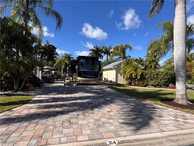 a view of a fountain in front of a house