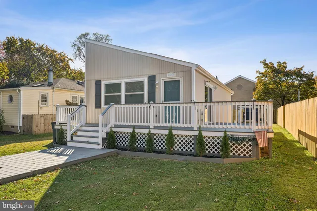 a view of yard with green space and seating