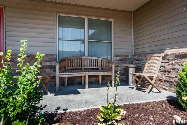 $336,900 | 1205 Wildflower Lane, Herrin, IL 62948