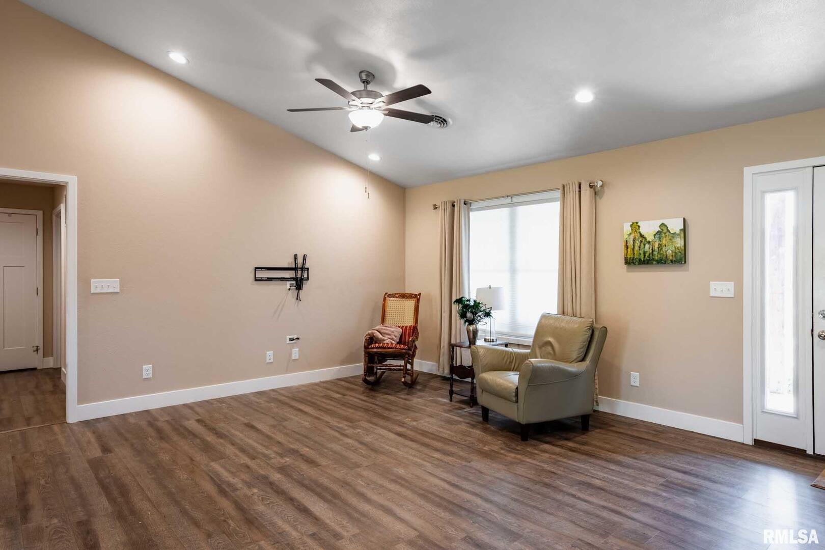 1205 Wildflower Lane Herrin, IL 62948 - Photo 8 of 37