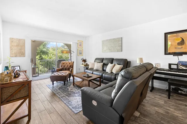 $260,000 | 250 Northeast 20th Street, Unit 3210, Boca Raton, FL 33431