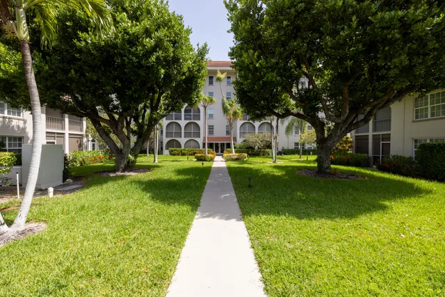 $260,000 | 250 Northeast 20th Street, Unit 3210, Boca Raton, FL 33431