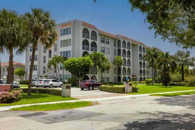$260,000 | 250 Northeast 20th Street, Unit 3210, Boca Raton, FL 33431