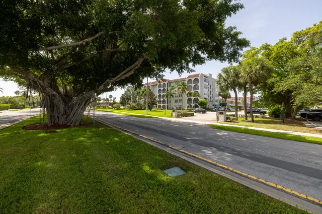 $260,000 | 250 Northeast 20th Street, Unit 3210, Boca Raton, FL 33431