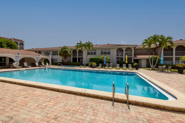 $260,000 | 250 Northeast 20th Street, Unit 3210, Boca Raton, FL 33431