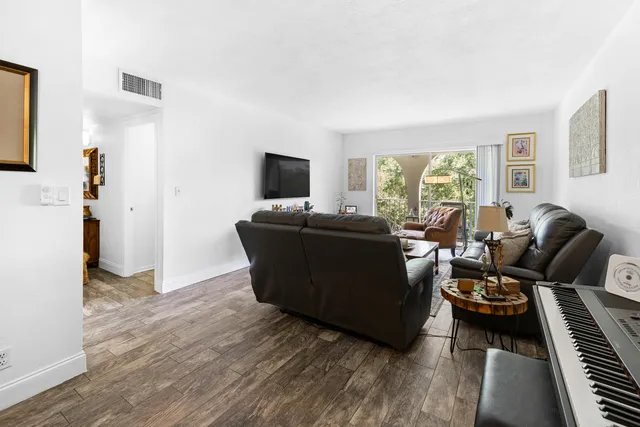 $260,000 | 250 Northeast 20th Street, Unit 3210, Boca Raton, FL 33431