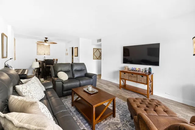 $260,000 | 250 Northeast 20th Street, Unit 3210, Boca Raton, FL 33431