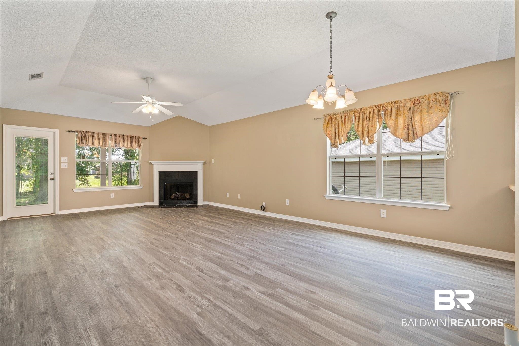 921 East Hamilton Bridges Drive Mobile, AL 36695 - Photo 3 of 23