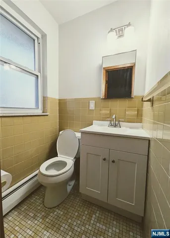 $2,700 | 333 7th Street, Unit 2, Palisades Park, NJ 07650