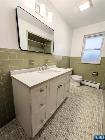 $2,700 | 333 7th Street, Unit 2, Palisades Park, NJ 07650