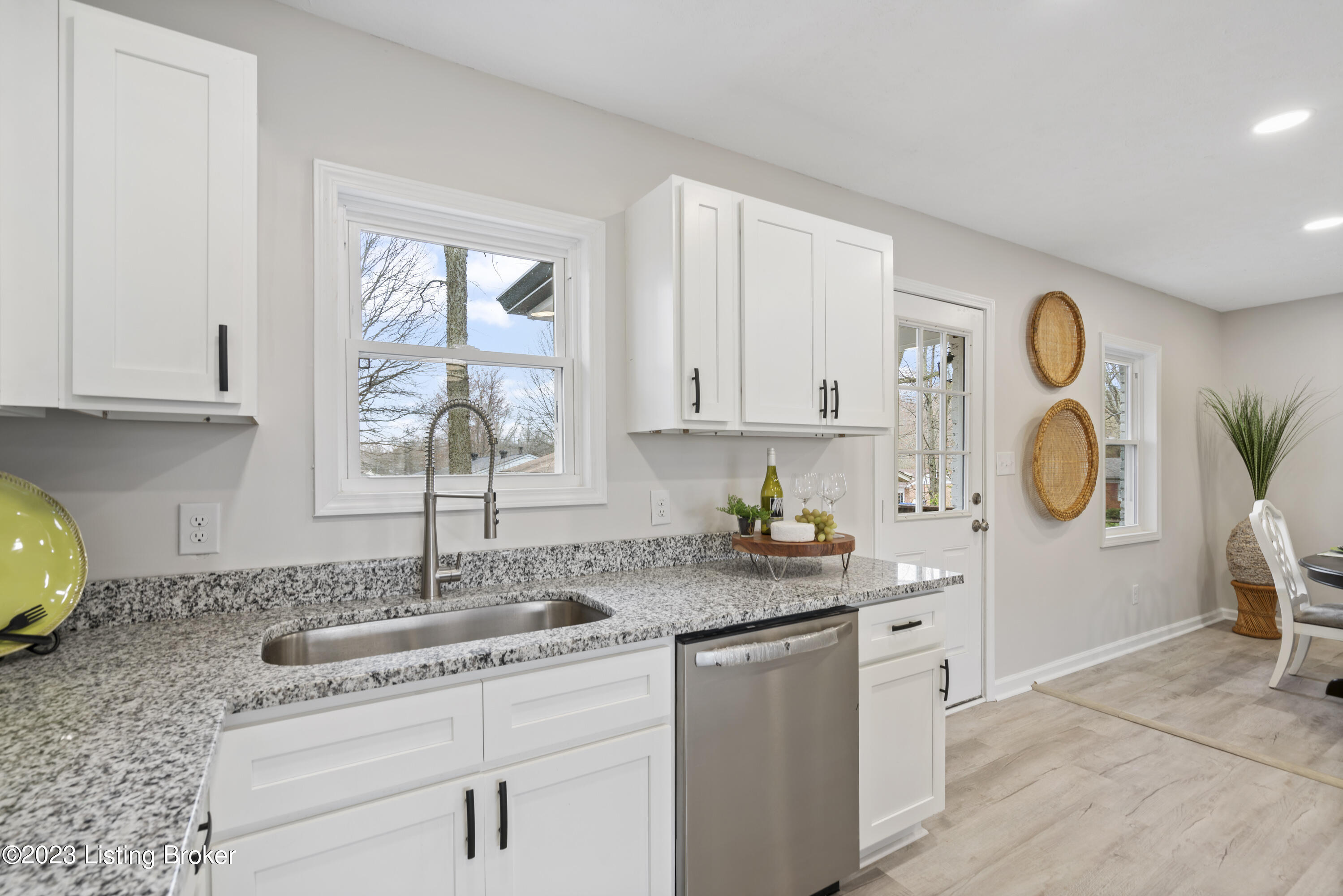 3800 Atlas Road Louisville, KY 40229 - Photo 15 of 25 Atlas_Interior014