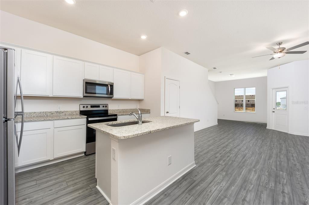 648 Poppy Lane Dundee, FL 33838 - Photo 4 of 19