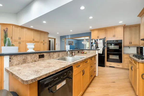 $550,000 | 16940 Jeanette Street, Southfield, MI 48075