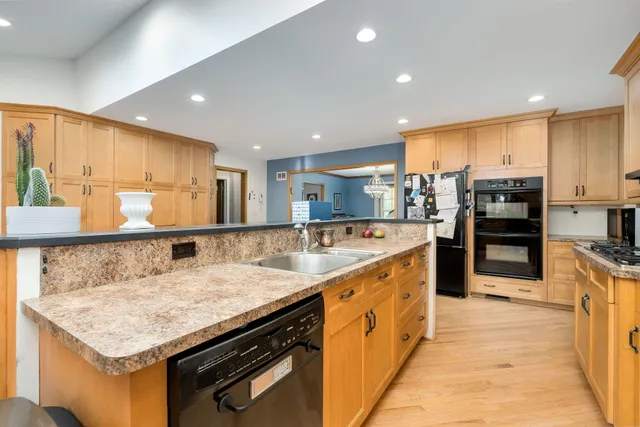 $600,000 | 16940 Jeanette Street, Southfield, MI 48075