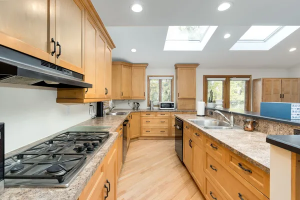 $550,000 | 16940 Jeanette Street, Southfield, MI 48075