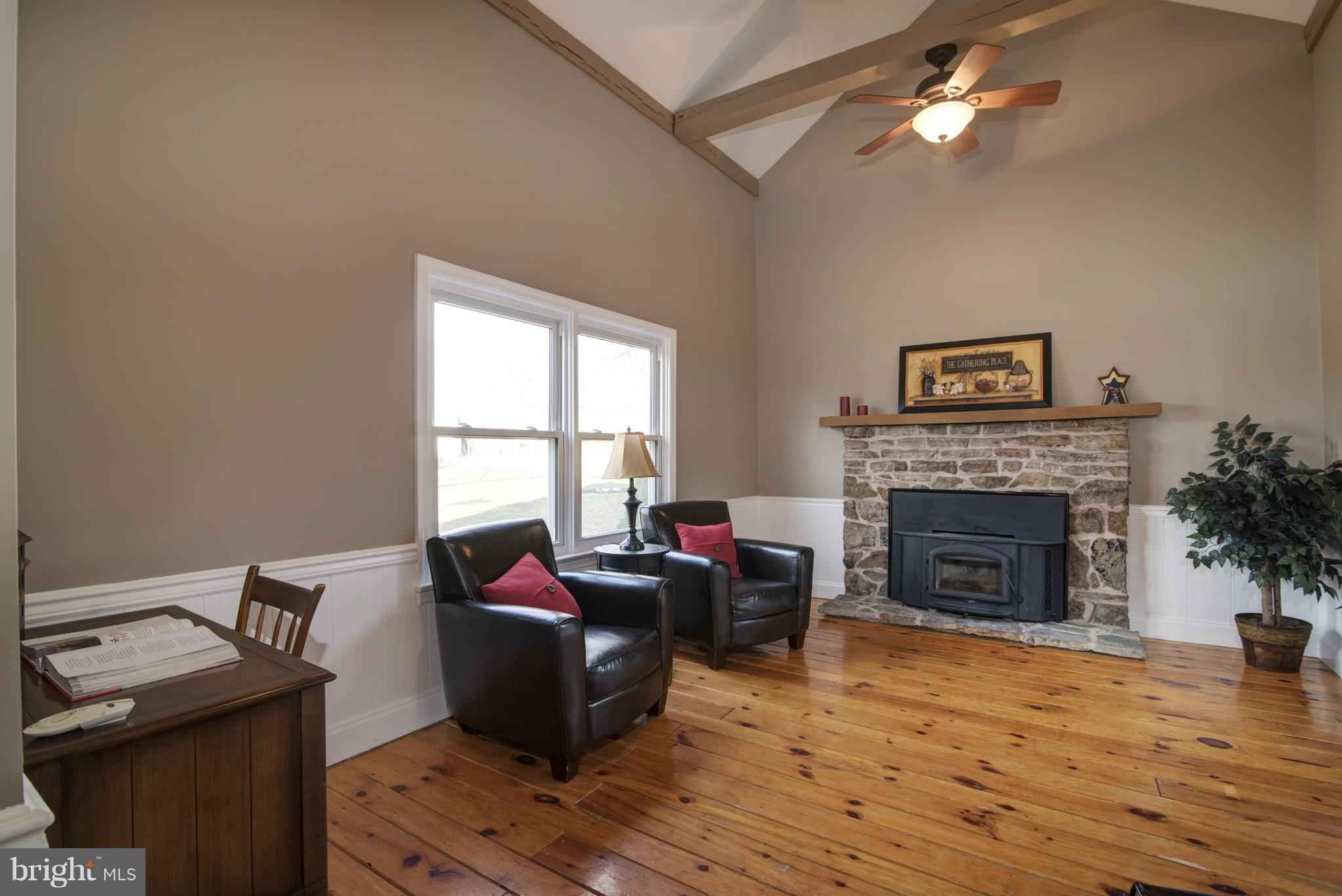 16490 Spielman Road Williamsport, MD 21795 - Photo 13 of 30 Living Room