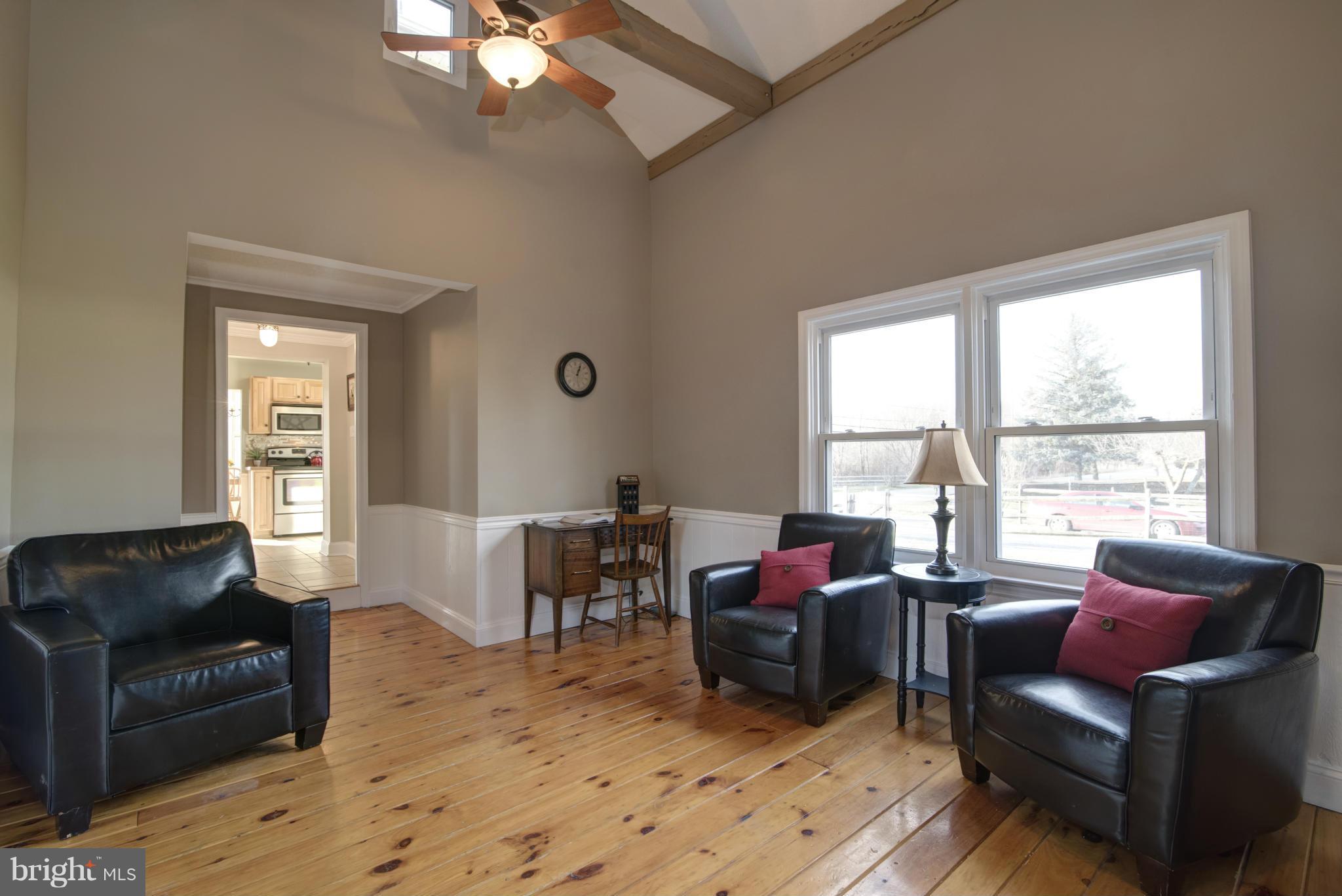 16490 Spielman Road Williamsport, MD 21795 - Photo 14 of 30 Living Room