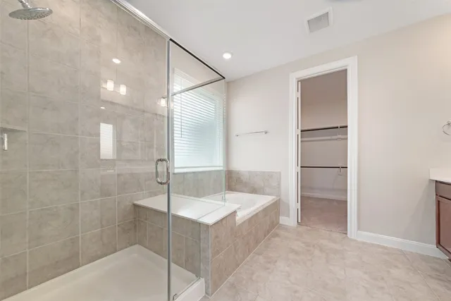 an empty room with windows and ceiling fan