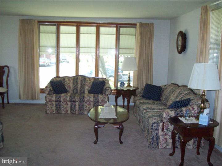 953 Springhaven Road Springfield, PA 19064 - Photo 7 of 22 Living Room
