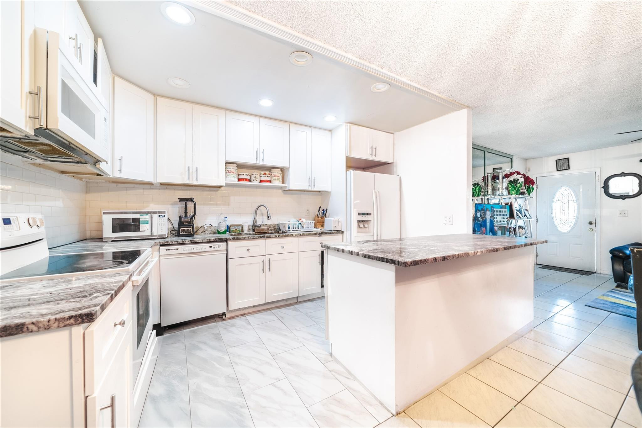 419 Southwest 80th Avenue Pompano Beach, FL 33068 - Photo 9 of 26 Photo 12