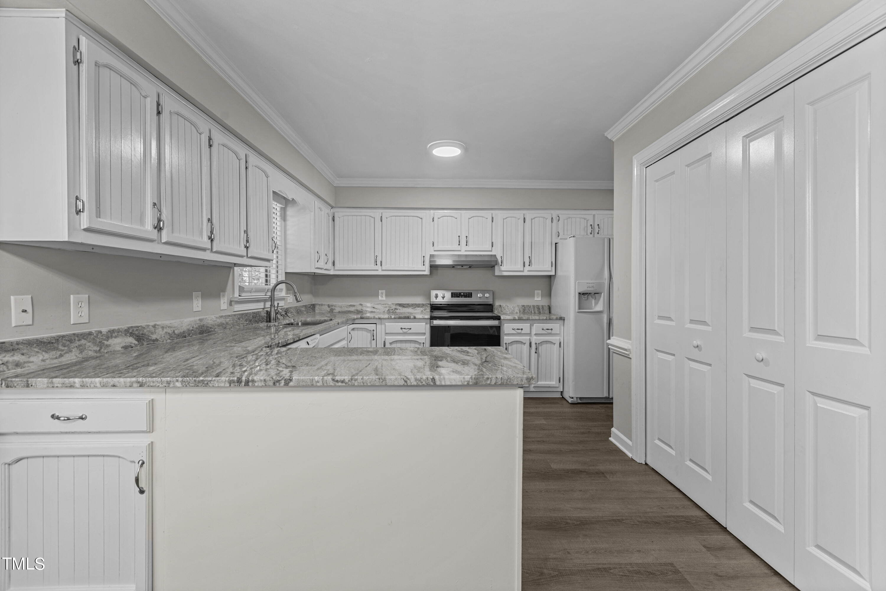 8112 Running Cedar Trail Raleigh, NC 27615 - Photo 14 of 54 Kitchen