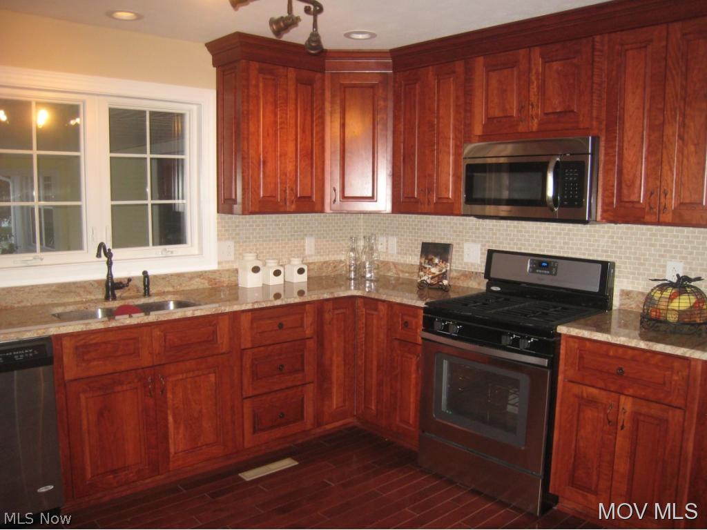 5302 River Road Vienna, WV 26105 - Photo 9 of 24 Kitchen/Cherry Cabinets