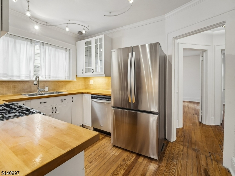 485 Valley Road, Unit 1 Montclair, NJ 07043 - Photo 9 of 27