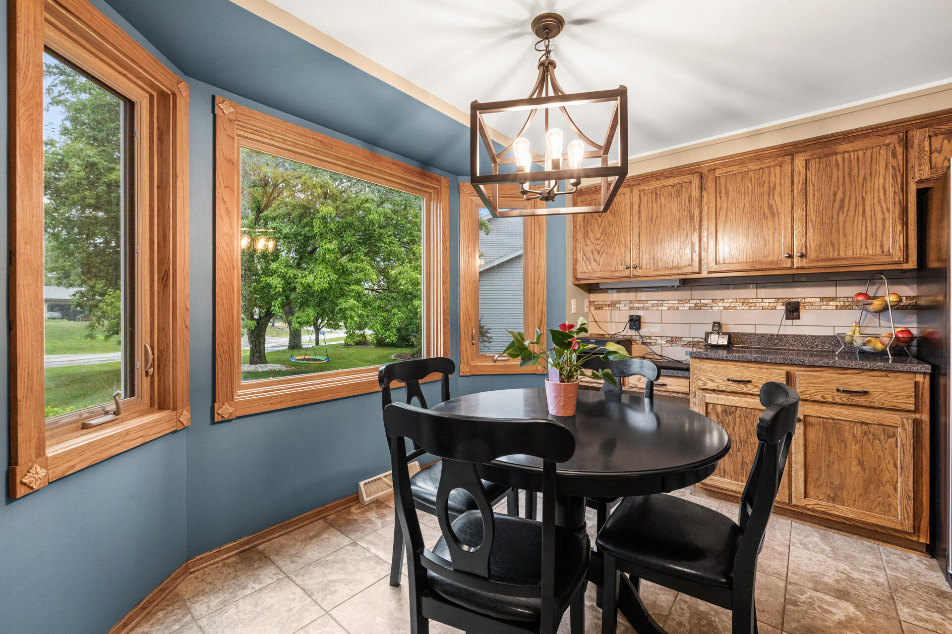 3960 Kings Way Slinger, WI 53086 - Photo 13 of 27 Eat in Kitchen