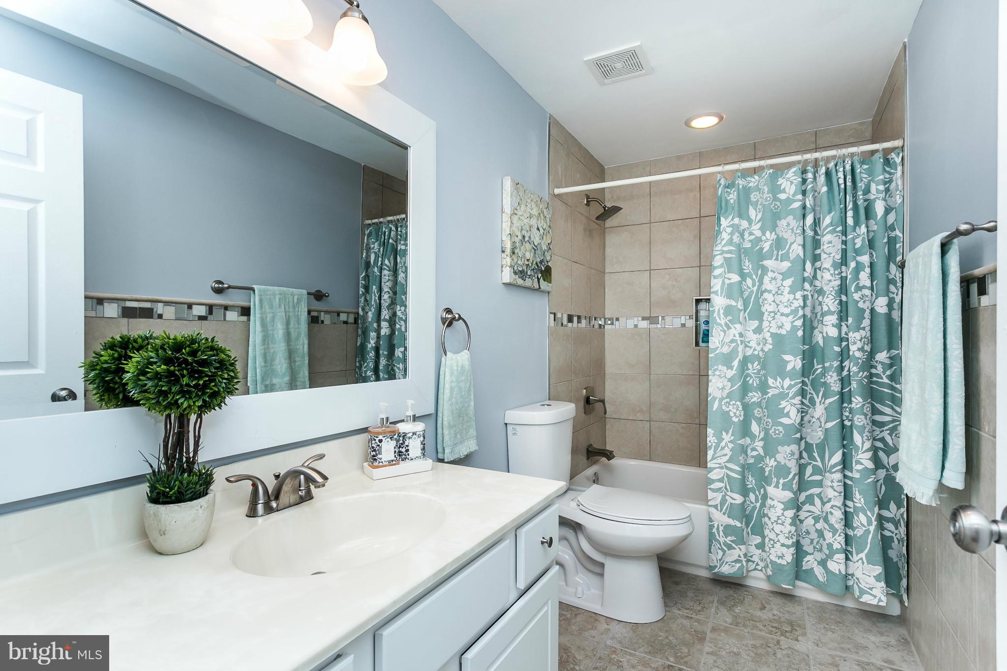 9324 Orbitan Road Baltimore, MD 21234 - Photo 8 of 25 Bath