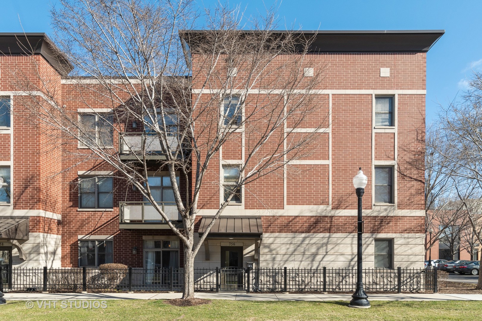 756 West 14th Street, Unit 102 Chicago, IL 60607 - Photo 1 of 10 a front view of a building with a garden