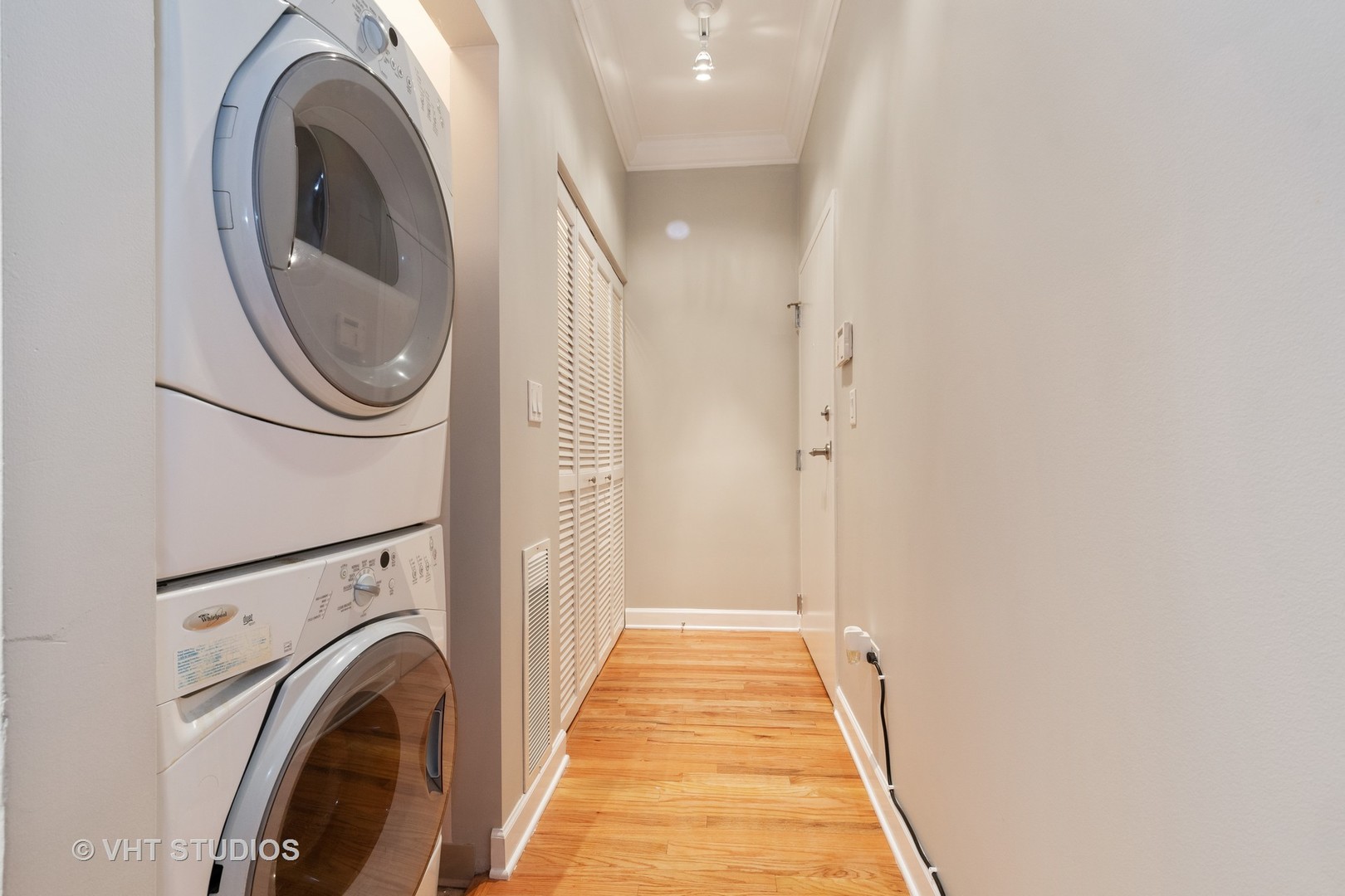 756 West 14th Street, Unit 102 Chicago, IL 60607 - Photo 8 of 10 a view of a hallway with washer and dryer