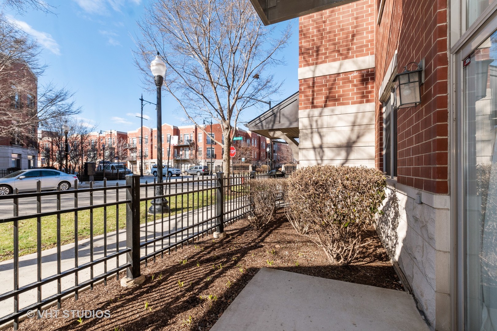 756 West 14th Street, Unit 102 Chicago, IL 60607 - Photo 9 of 10 a view of a house with a large window