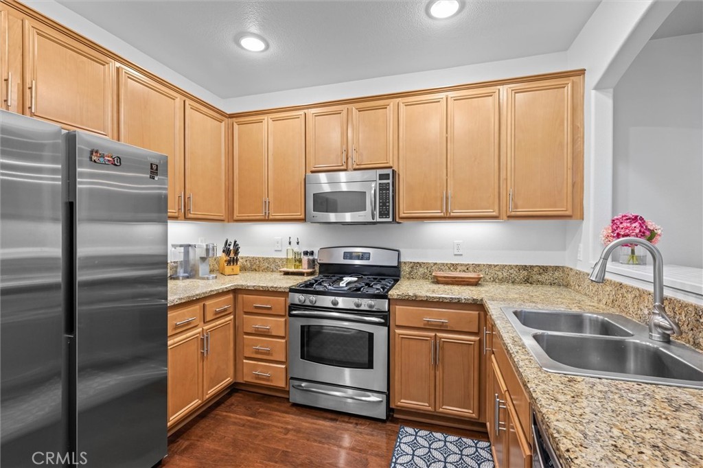 40042 Cape Cod Lane Temecula, CA 92591 - Photo 12 of 49 Kitchen