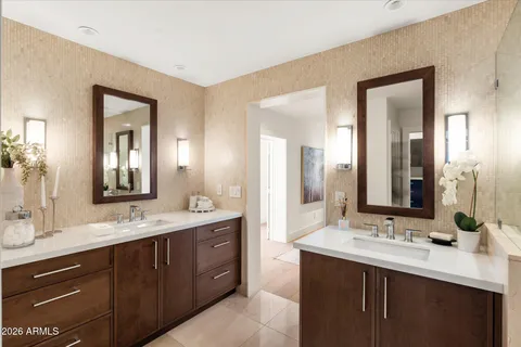 $1,075,000 | 241 East Forest Hills Drive, Phoenix, AZ 85022