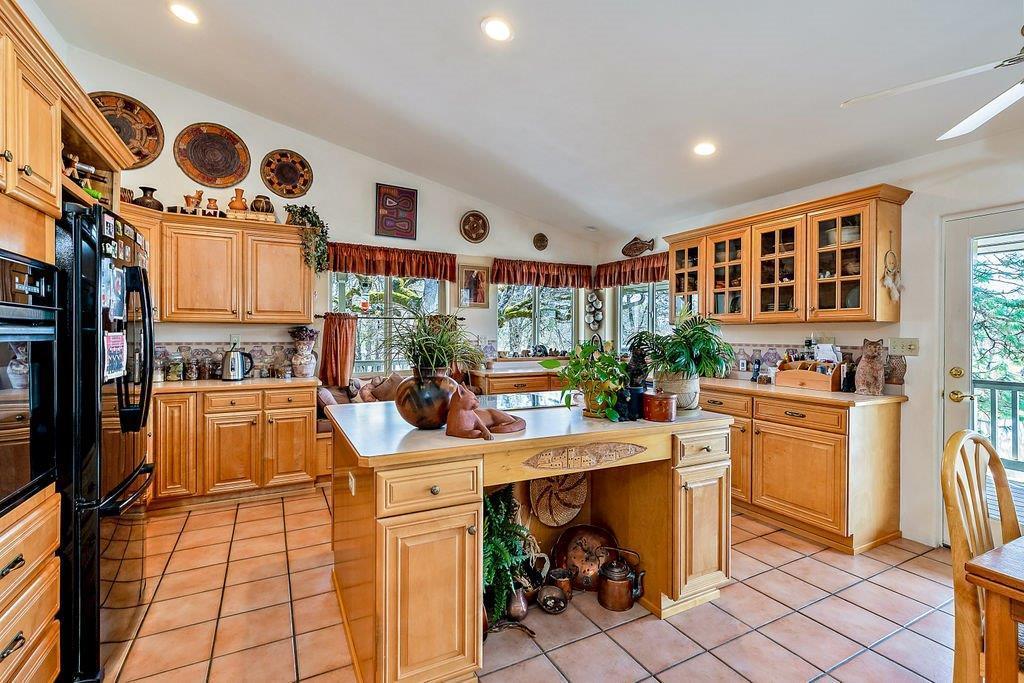11691 Agate Road Eagle Point, OR 97524 - Photo 10 of 39 10
