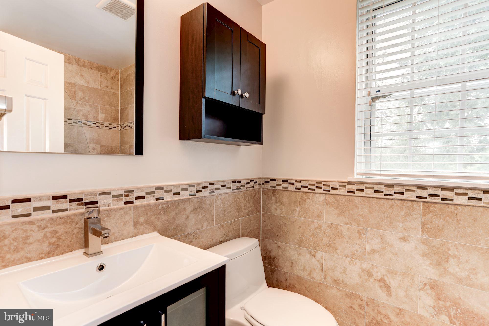 4608 31st Road South, Unit B2 Arlington, VA 22206 - Photo 11 of 29 a bathroom with a sink toilet a mirror and shower