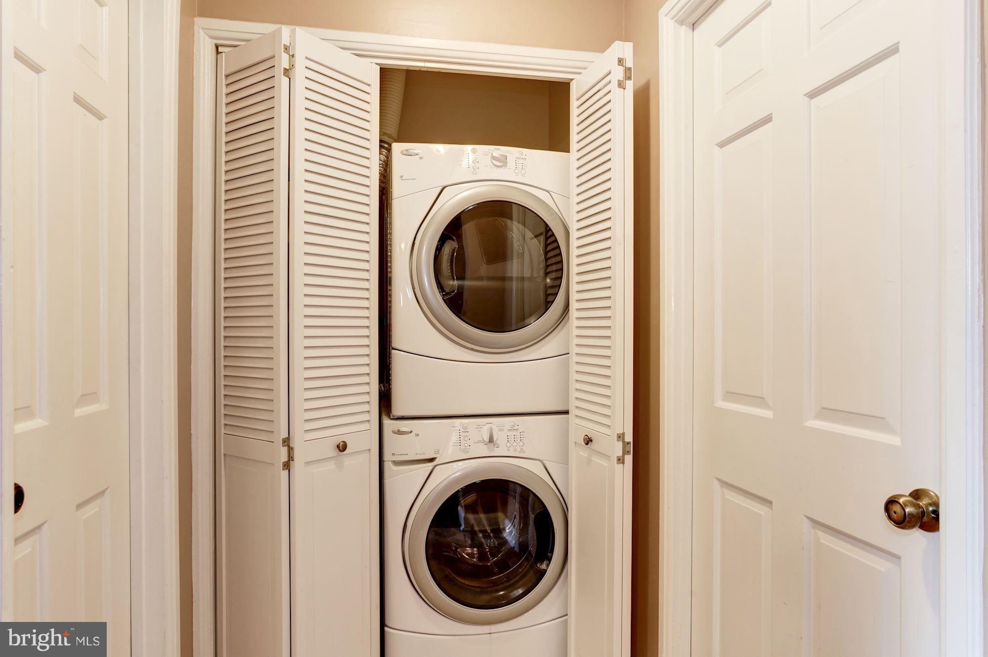 4608 31st Road South, Unit B2 Arlington, VA 22206 - Photo 13 of 29 a utility room with dryer and washer