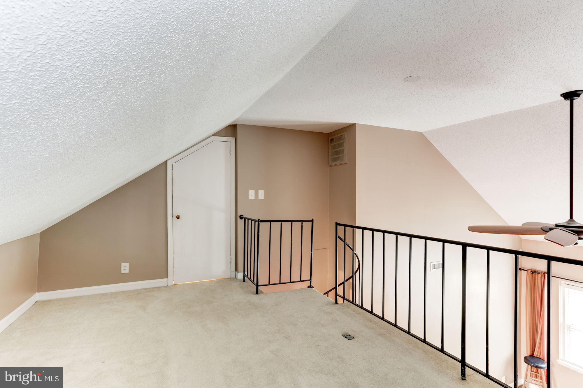 4608 31st Road South, Unit B2 Arlington, VA 22206 - Photo 20 of 29 a view of a hallway