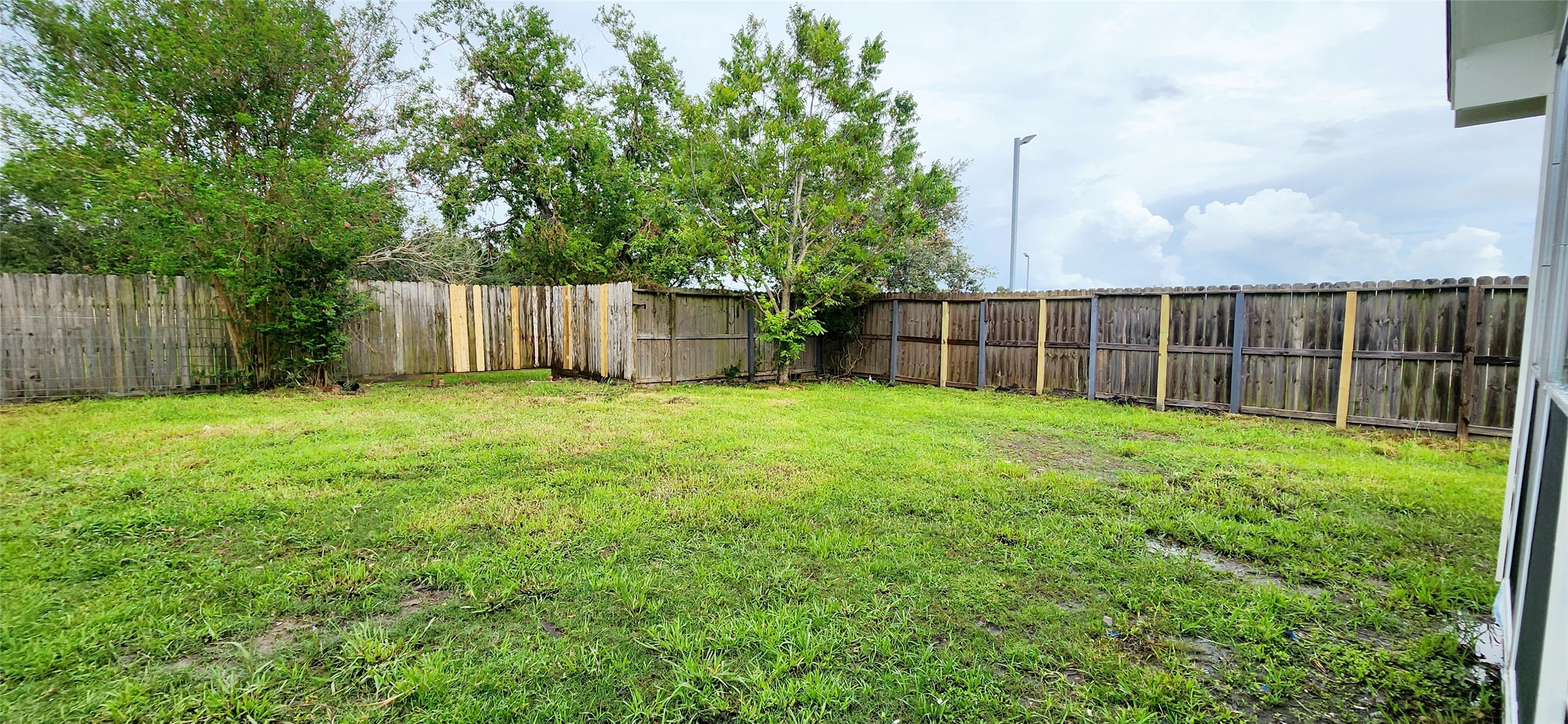 129 Wagon Ln Loop Angleton, TX 77515 - Photo 37 of 37 Gallery Image 37