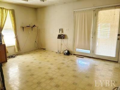 780 Vineyard Road Concord, VA 24538 - Photo 20 of 26 a view of a livingroom with wooden floor and a window