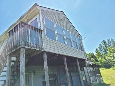 780 Vineyard Road Concord, VA 24538 - Photo 6 of 26 a view of a house with a deck