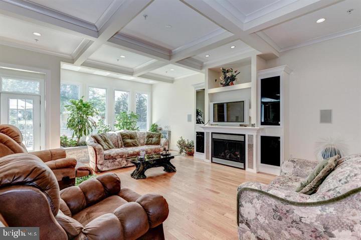 9830 River Road Potomac, MD 20854 - Photo 11 of 31 Living Room