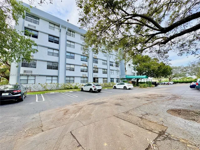 $1,400 | 2401 Riverside Drive, Unit 518B, Coral Springs, FL 33065