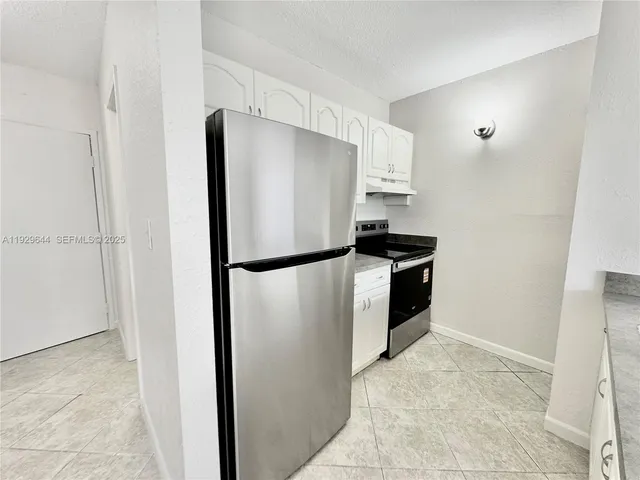 $1,300 | 2401 Riverside Drive, Unit 518B, Coral Springs, FL 33065