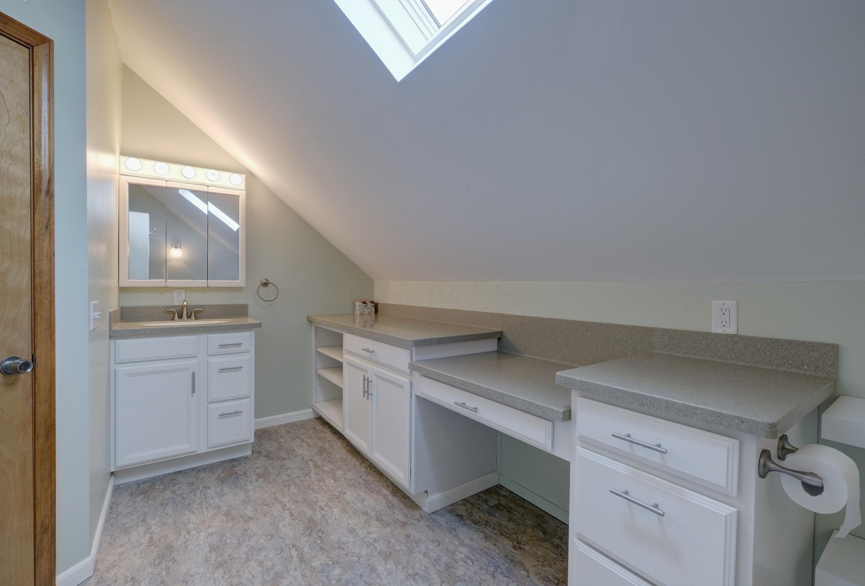 1698 Lusch Road Marion, OH 43302 - Photo 40 of 69 69.1 Bath - Loft