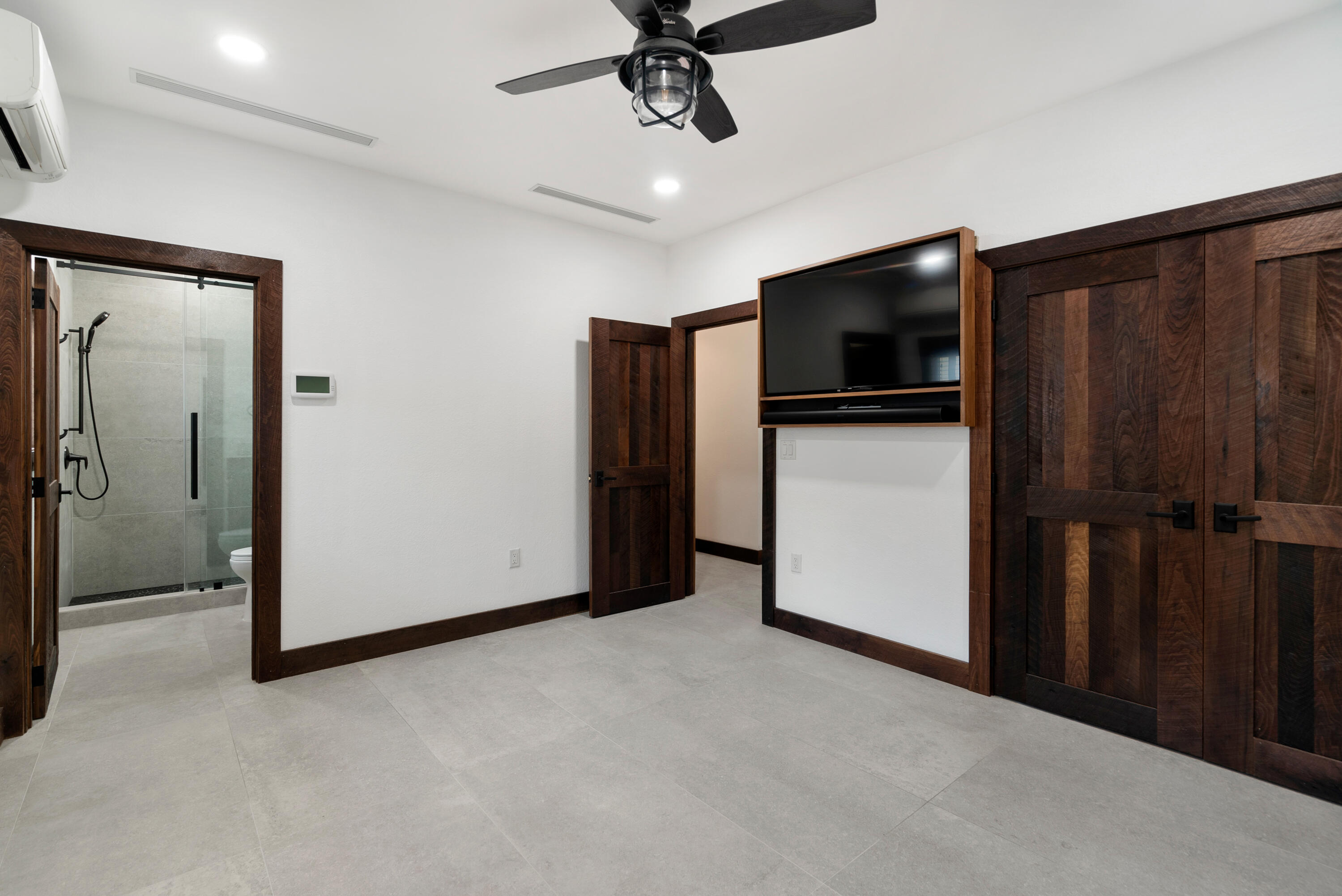 85 Henry Morgan Drive Key Largo, FL 33037 - Photo 16 of 40 a view of a livingroom with a flat screen tv