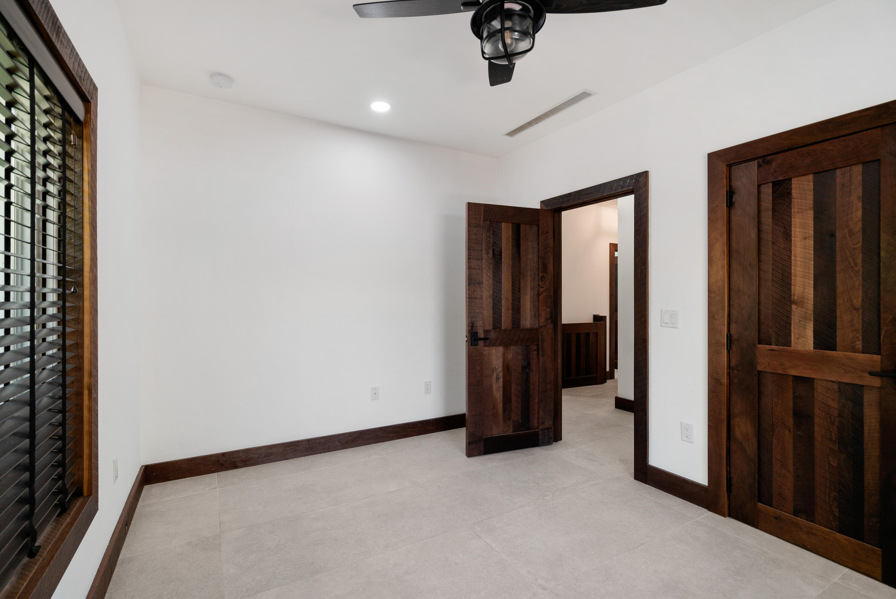 85 Henry Morgan Drive Key Largo, FL 33037 - Photo 20 of 40 a view of hallway with a refrigerator and a window