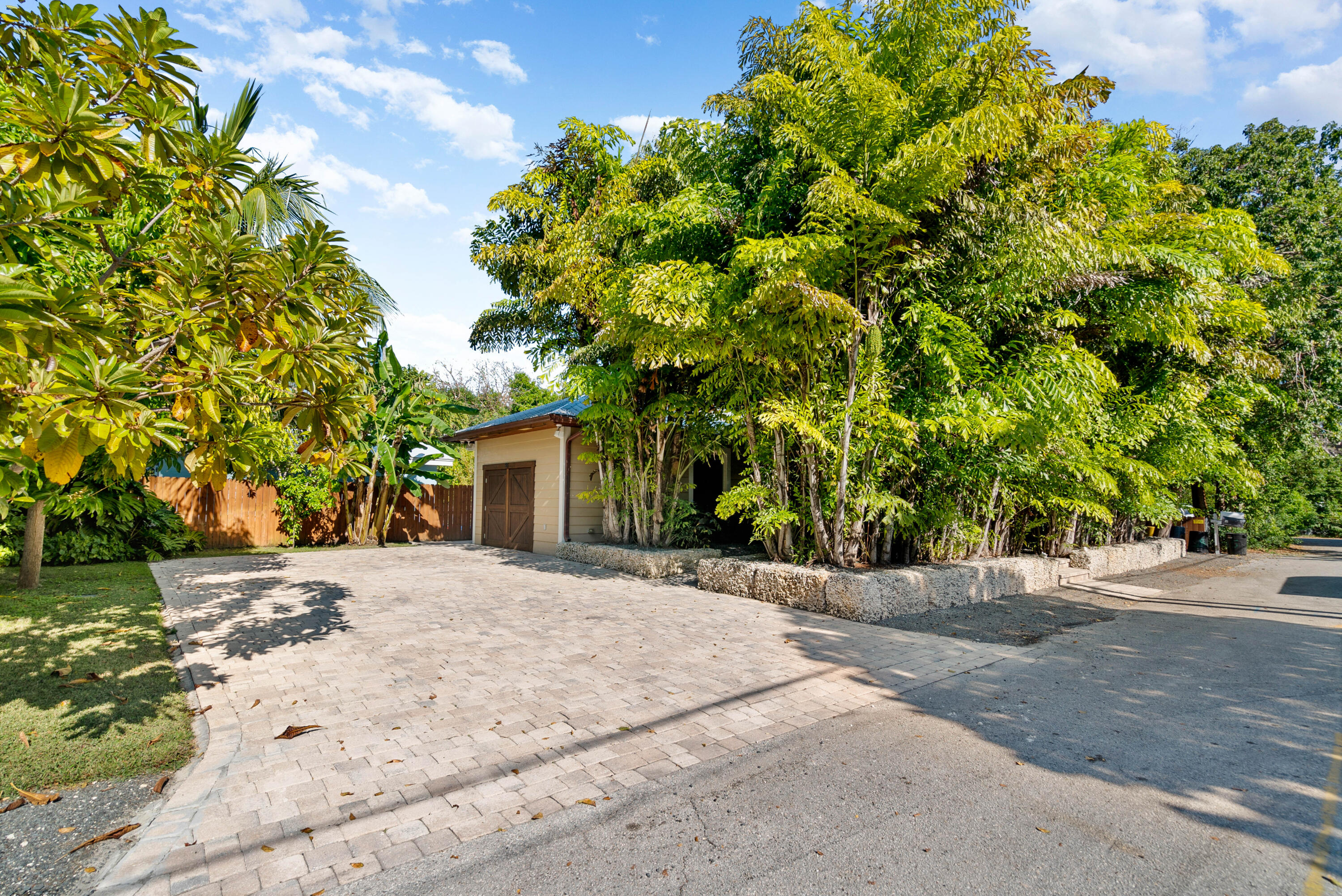85 Henry Morgan Drive Key Largo, FL 33037 - Photo 25 of 40 a pathway of a house with a yard