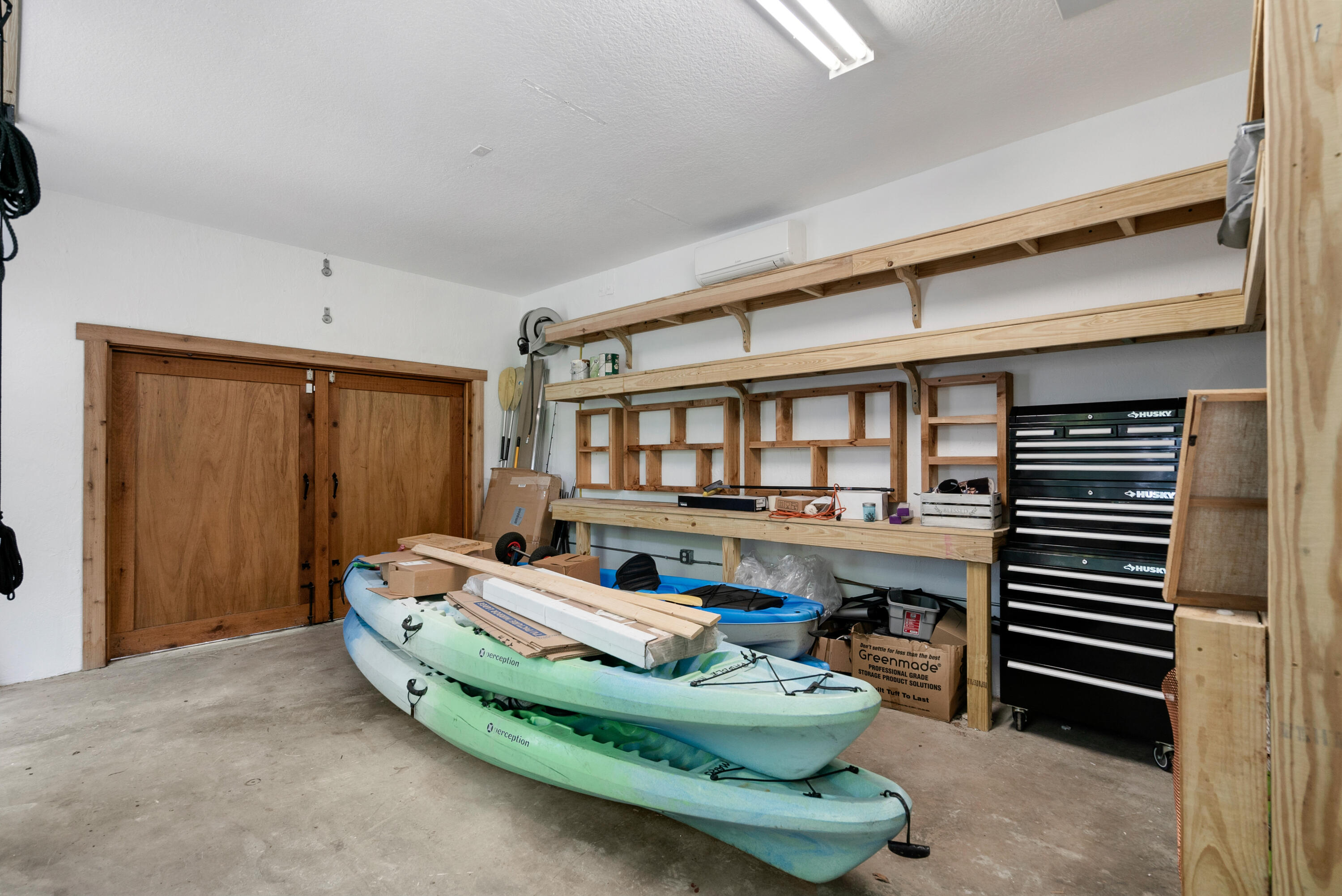 85 Henry Morgan Drive Key Largo, FL 33037 - Photo 26 of 40 a living room with furniture and a window